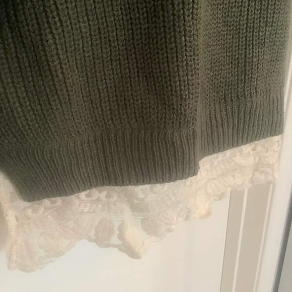 Urban Outfitters Pins & Needles Lace Crochet Trim Sweater Size Small - Picture 3 of 8